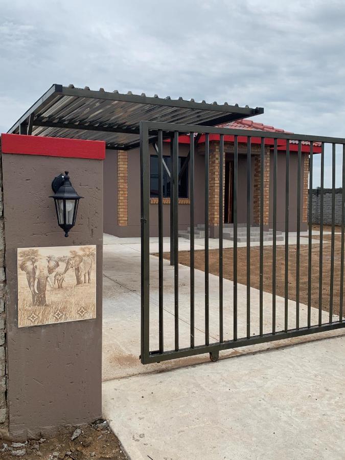 Elephant House, 2 Bedroom House, Next To Pilanesberg And Sun City Mogwase Exterior foto