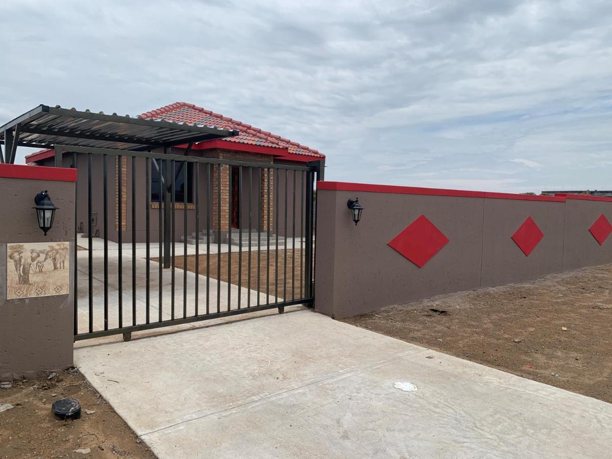 Elephant House, 2 Bedroom House, Next To Pilanesberg And Sun City Mogwase Exterior foto